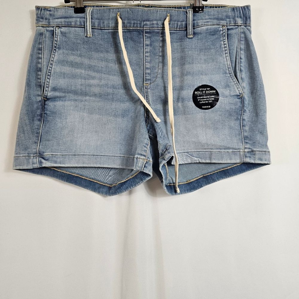 NWT Torrid Weekend Mid-Rise Short in Province - Size 0